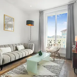 Homey Gatsby - New / Parking Gratuit / Proche Gare / Balcons Privés / établissement élégant Et Moderne Maison d'hôtes